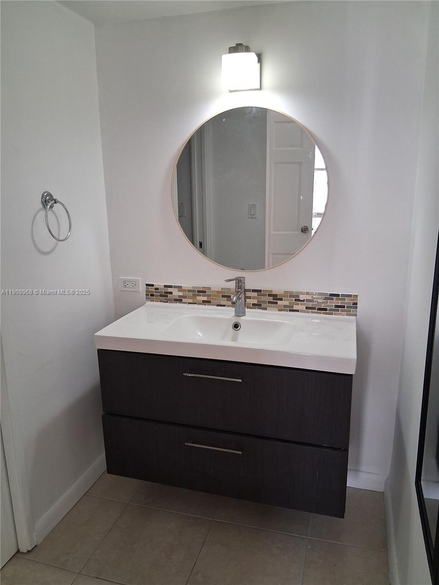 PLAZA OF AMERICAS CONDO P - Residential Lease