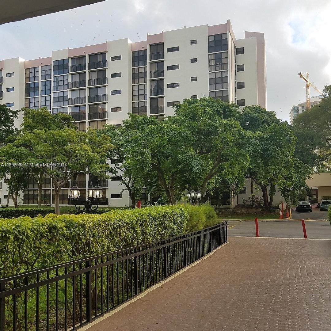 PLAZA OF AMERICAS CONDO P - Residential Lease