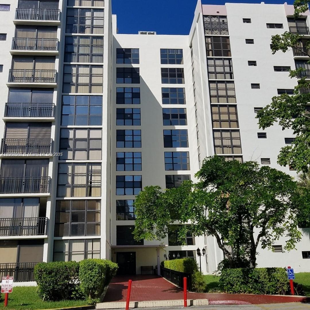 PLAZA OF AMERICAS CONDO P - Residential Lease