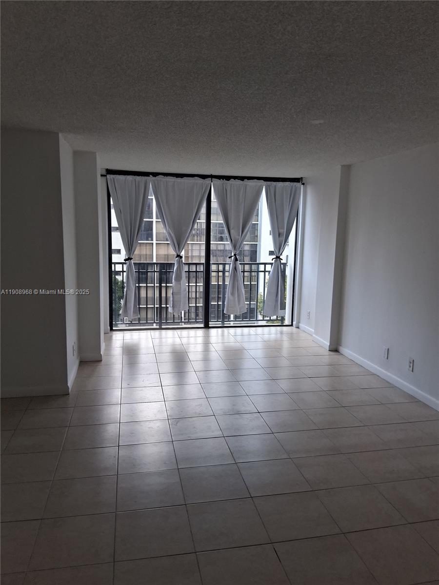 PLAZA OF AMERICAS CONDO P - Residential Lease