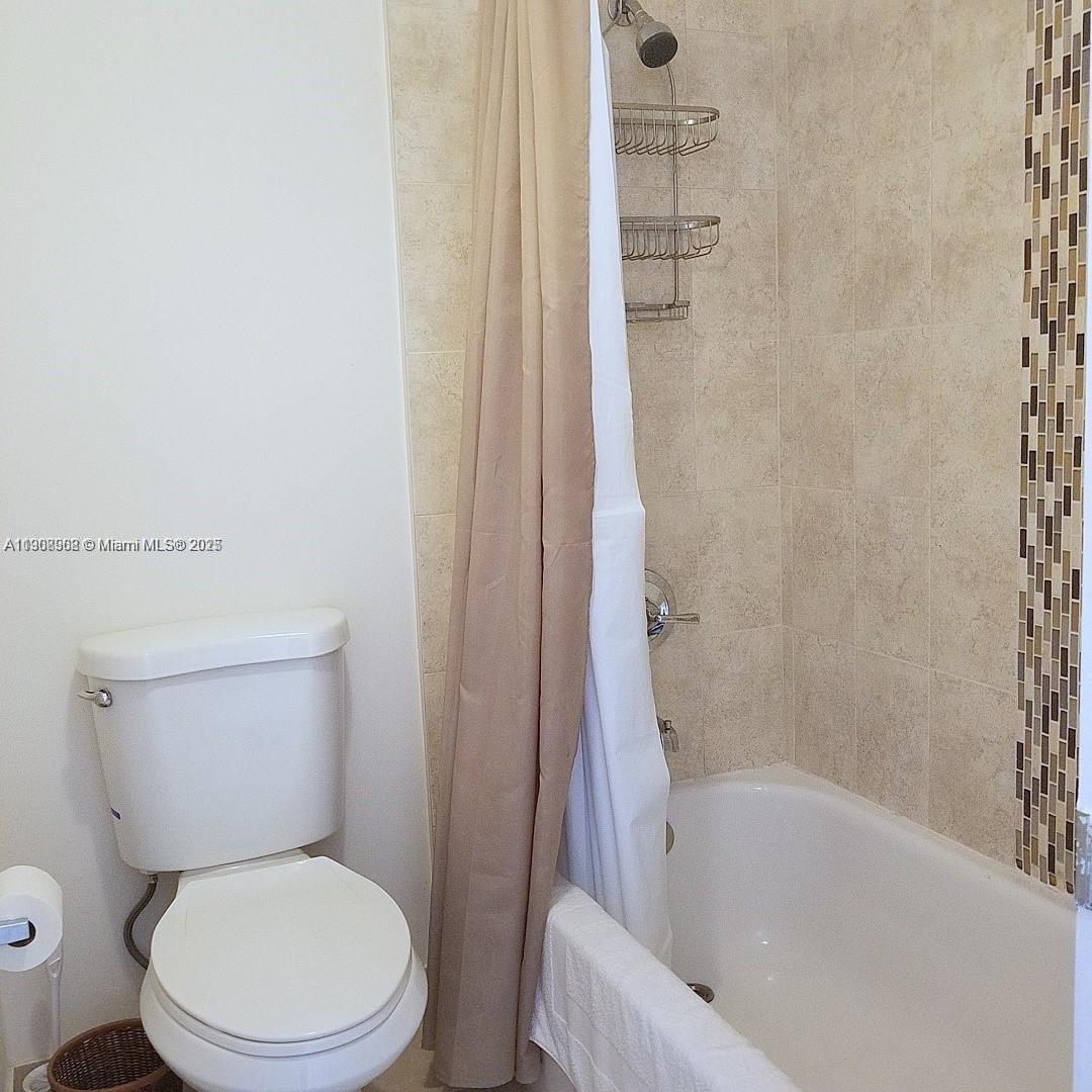 PLAZA OF AMERICAS CONDO P - Residential Lease