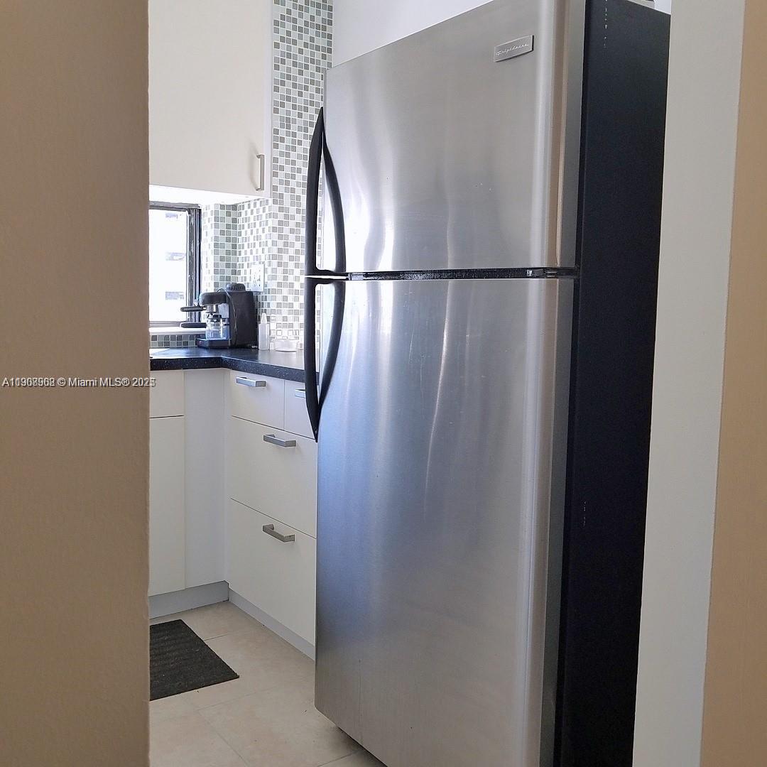 PLAZA OF AMERICAS CONDO P - Residential Lease