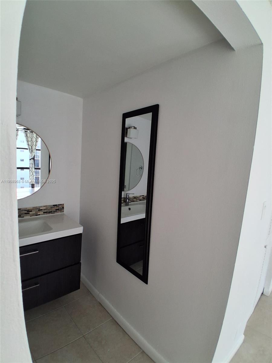 PLAZA OF AMERICAS CONDO P - Residential Lease