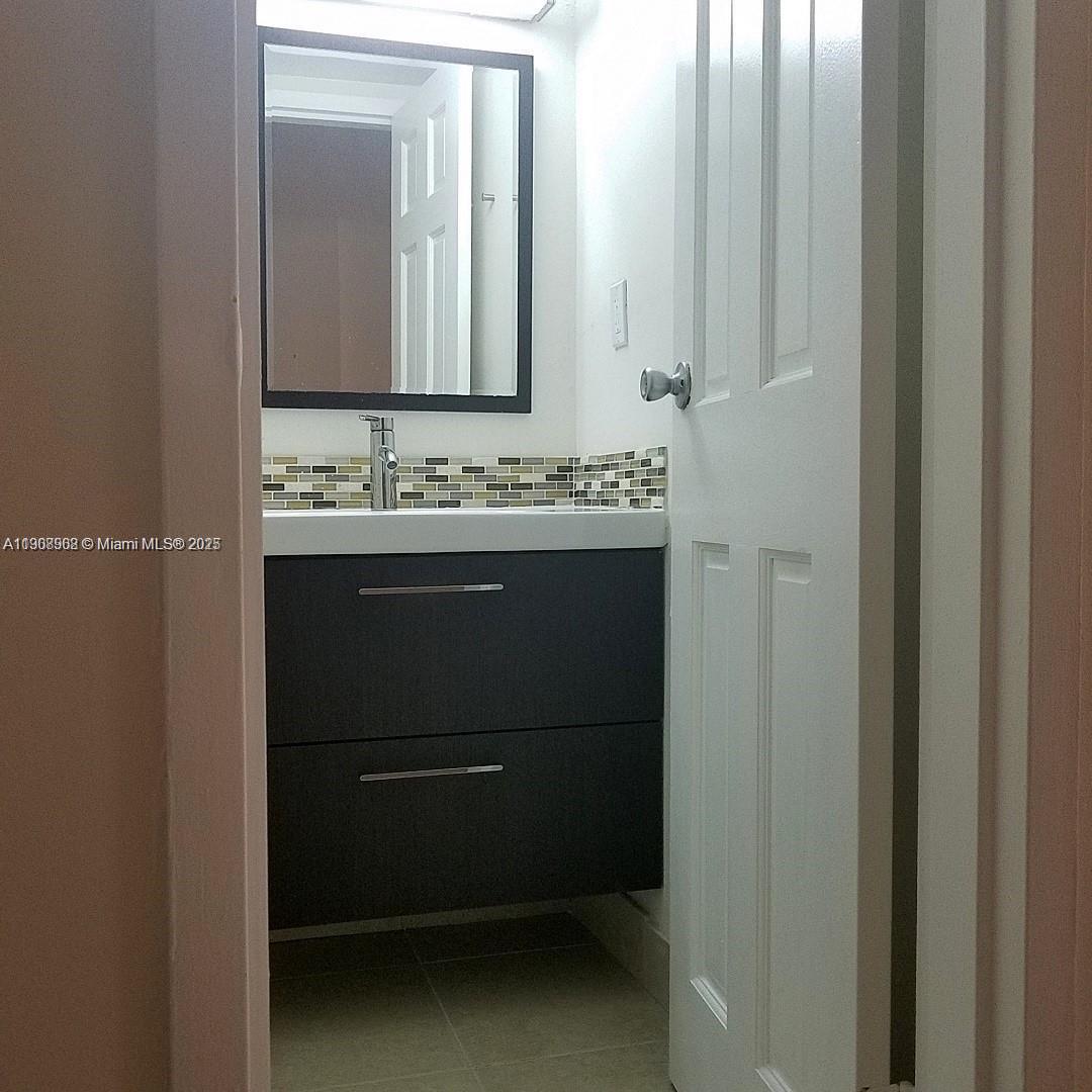 PLAZA OF AMERICAS CONDO P - Residential Lease