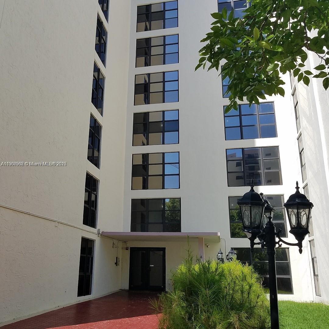 PLAZA OF AMERICAS CONDO P - Residential Lease