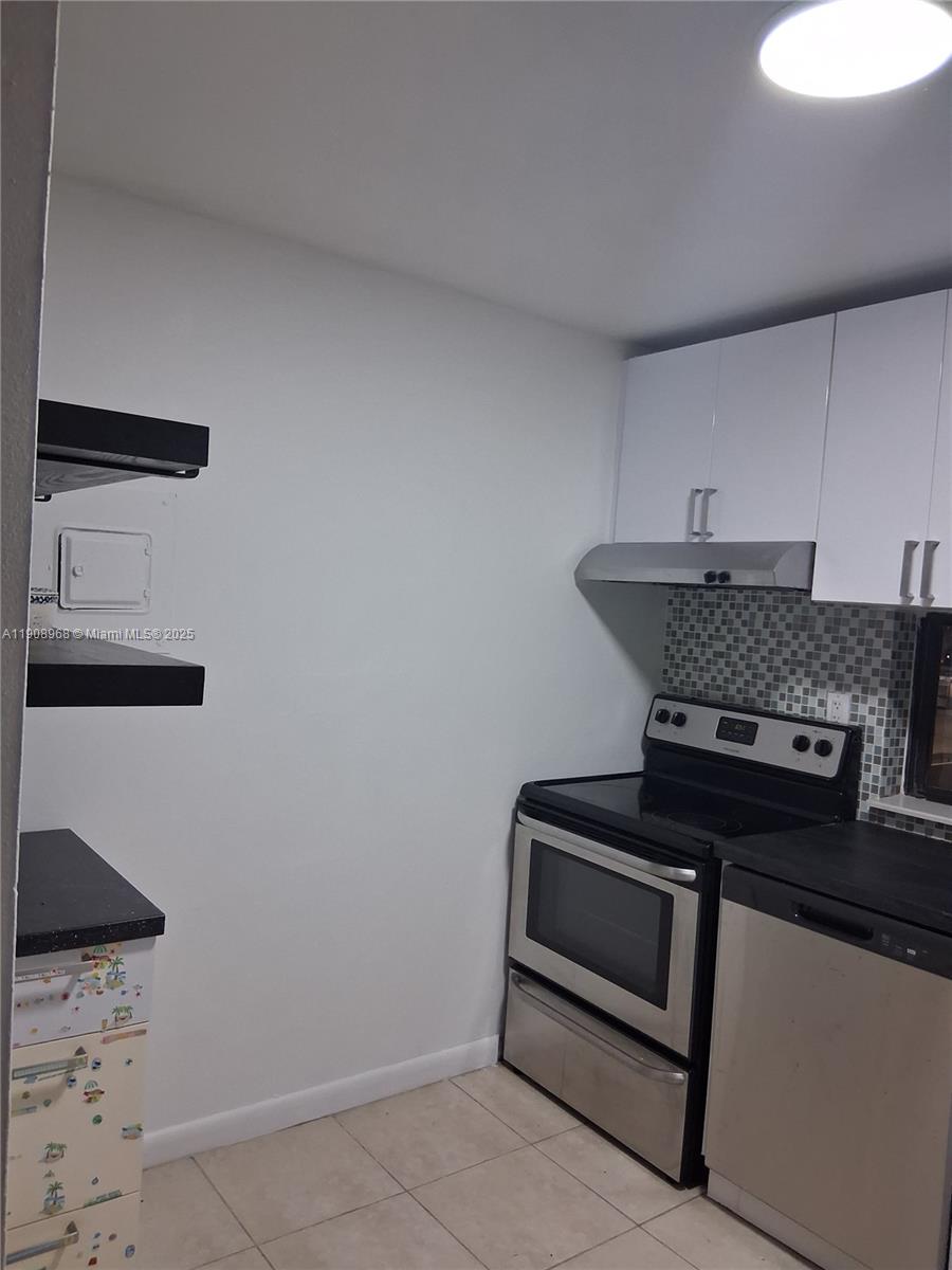 PLAZA OF AMERICAS CONDO P - Residential Lease