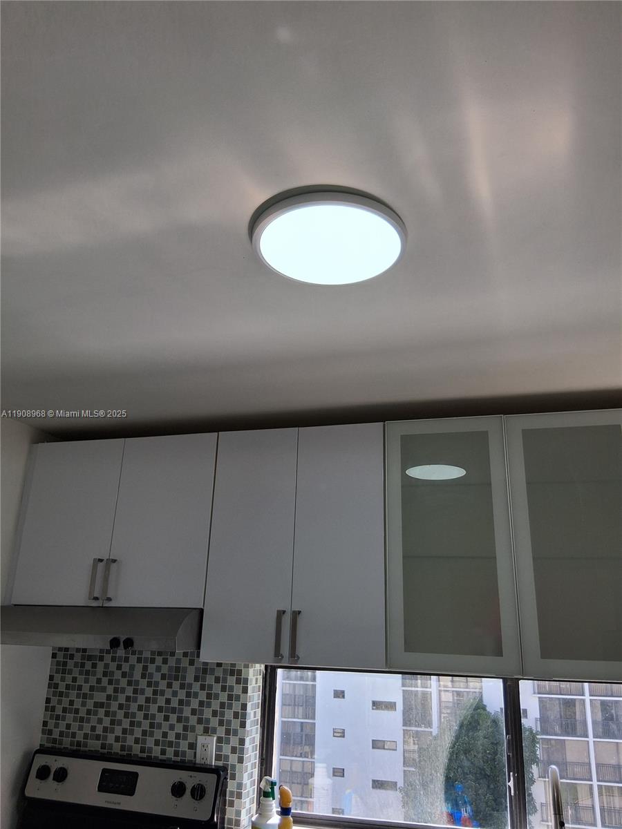 PLAZA OF AMERICAS CONDO P - Residential Lease