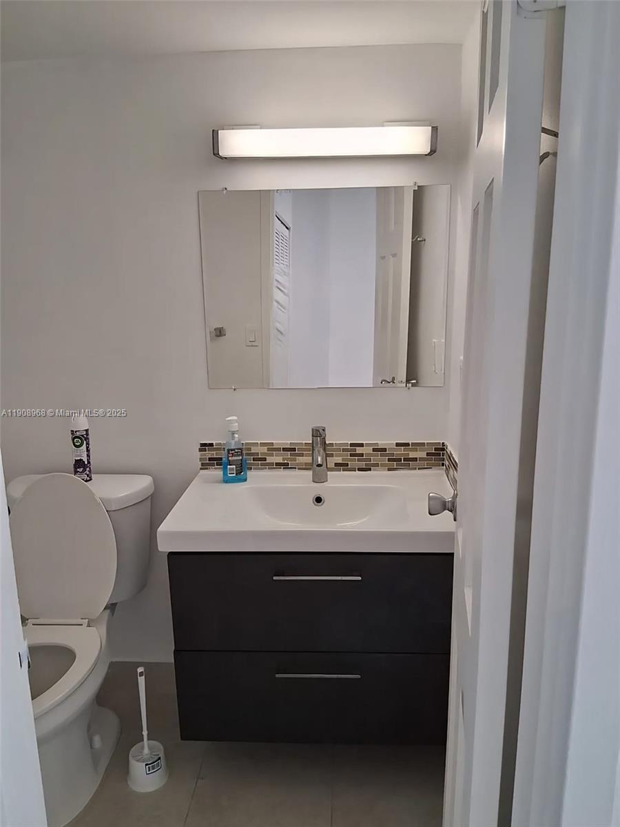 PLAZA OF AMERICAS CONDO P - Residential Lease