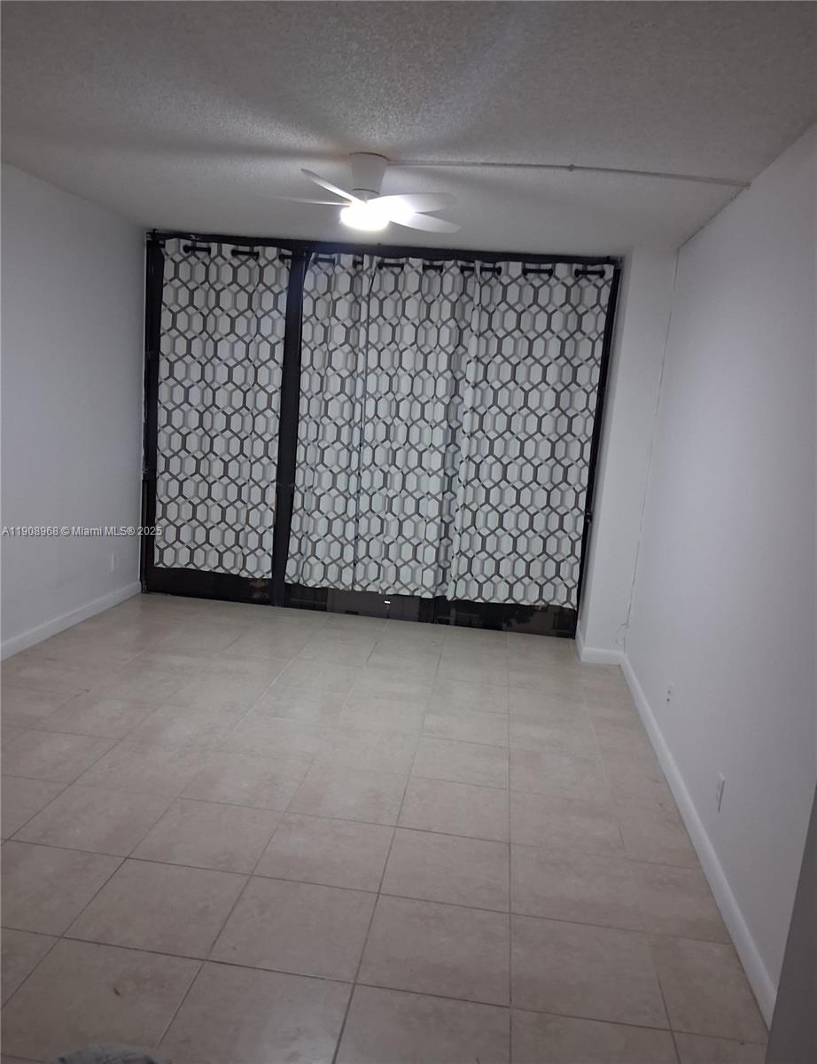 PLAZA OF AMERICAS CONDO P - Residential Lease