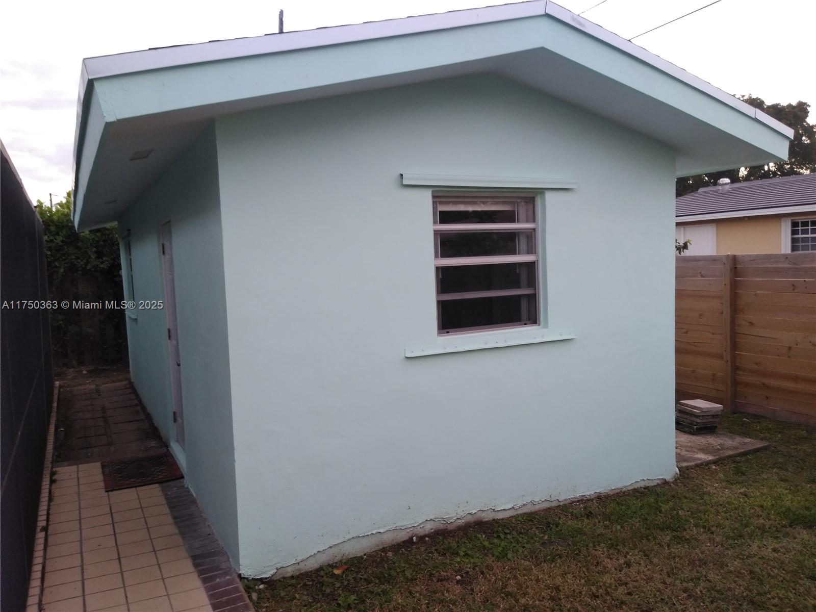 18775 Sw 99th Rd, Cutler Bay, Miami-Dade County, Florida - 1 Bedrooms  
1 Bathrooms - 