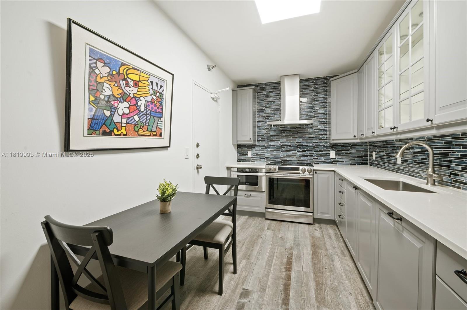 THE PLAZA OF BAL HARBOUR - Residential