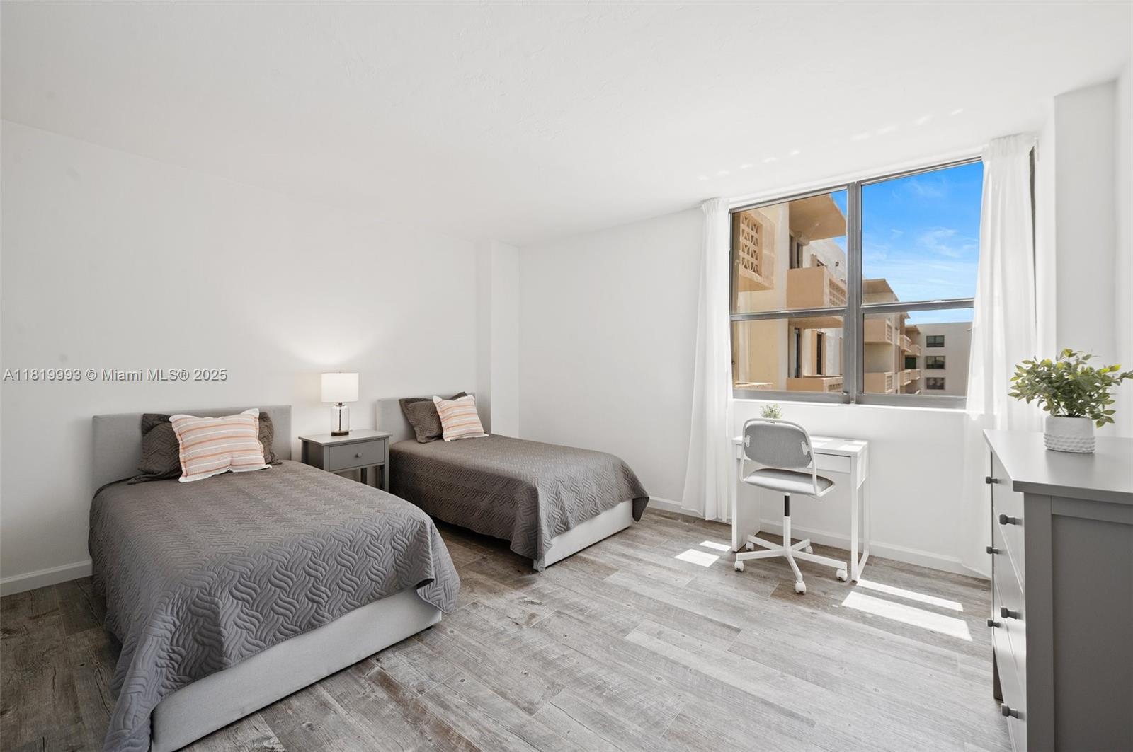 THE PLAZA OF BAL HARBOUR - Residential