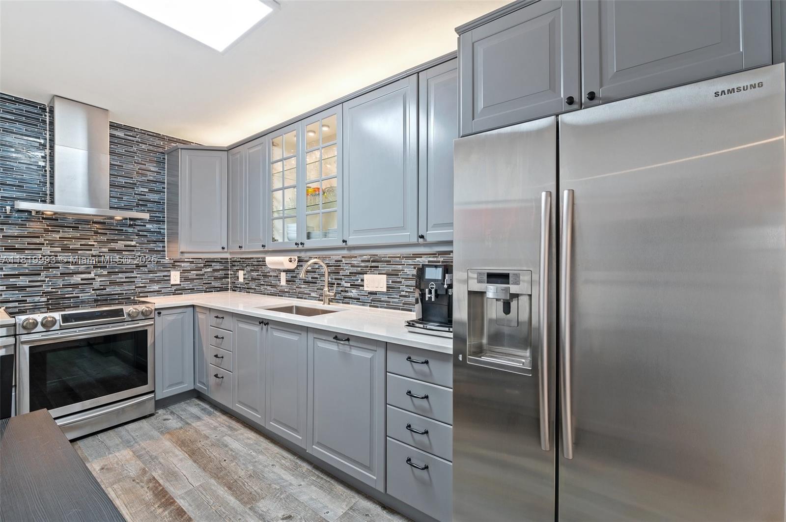 THE PLAZA OF BAL HARBOUR - Residential