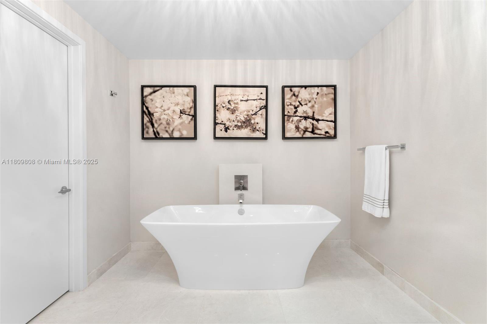 MARINA PALMS RESIDENCES N - Residential