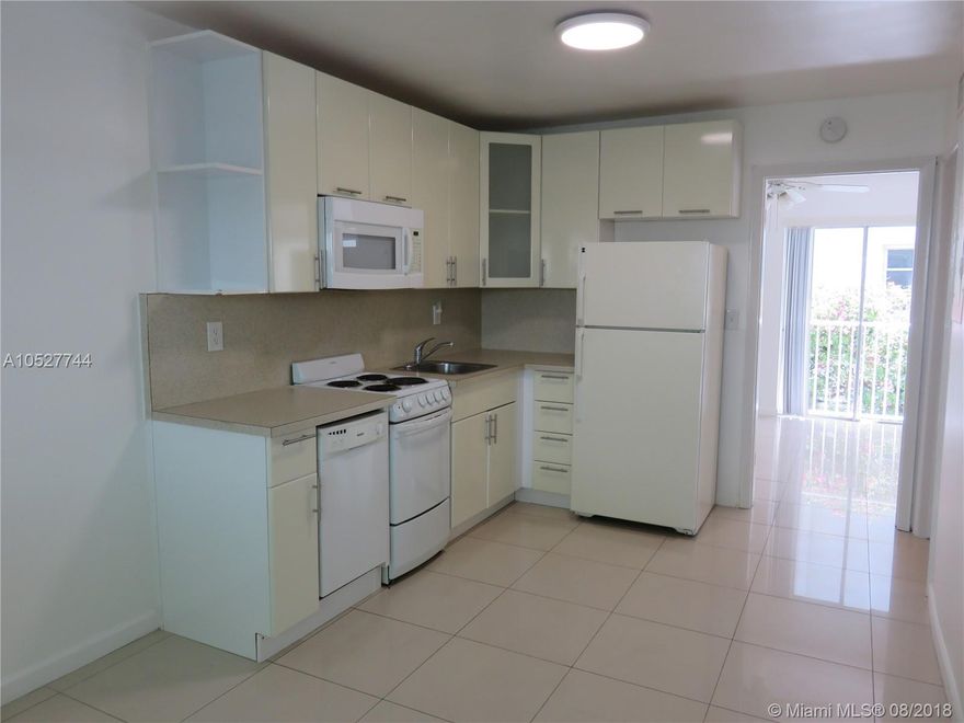 South Beach -Walk to ocean, Lincoln Road, Flamingo Park, Espanola Way, restaurants and shops.  Remodeled 1 bedroom, one bath, in gated building with parking.  Laundry facilities.  Central a/c, window blinds, hurricane shutters, ceiling fans, dishwasher.  Small pets OK.  Easy to show on lockbox. Go to ShowAssist.