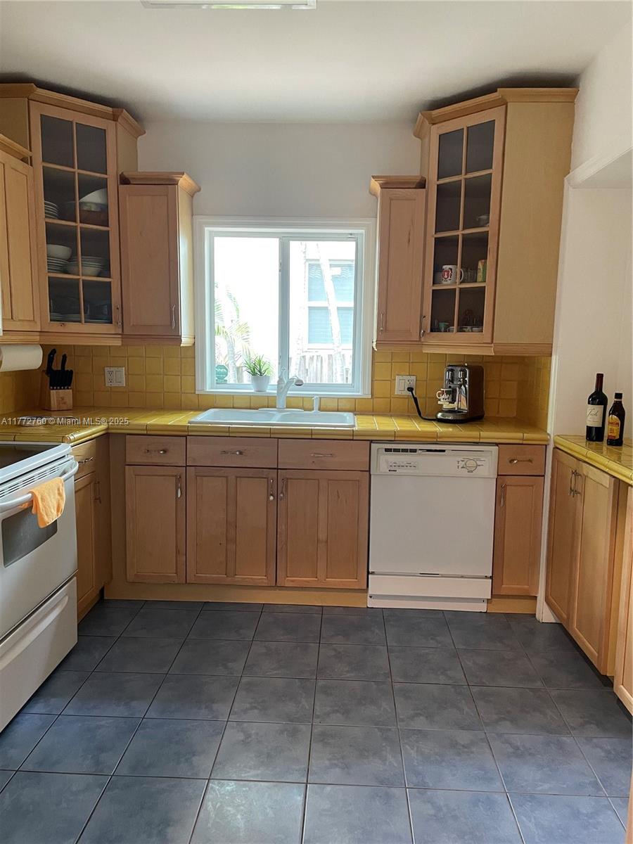 2121 SW 30th Ct, Miami, FL, 33145/$749,000 4 2121 SW 30th Ct