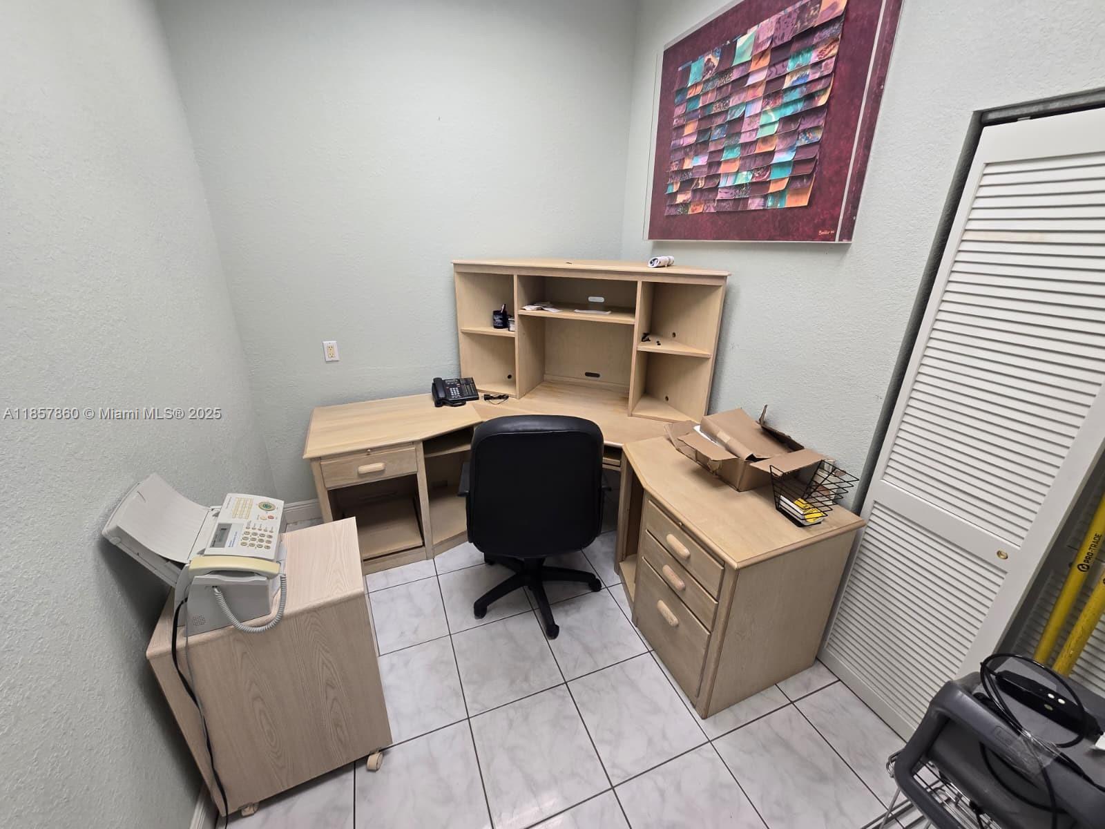 FOR LEASE! Professional office space with 3 private offices, an open work area, and a full bathroom (including shower). This unit has 5 assigned parking spaces. Annual average daily traffic around 33,000 vehicles. Well-located on Powerline with easy access to Florida’s Turnpike and I-95. Contact for more information.