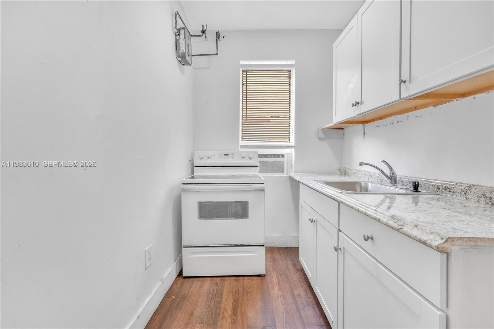 LAWRENCE ESTATES LAND COS - Residential Lease