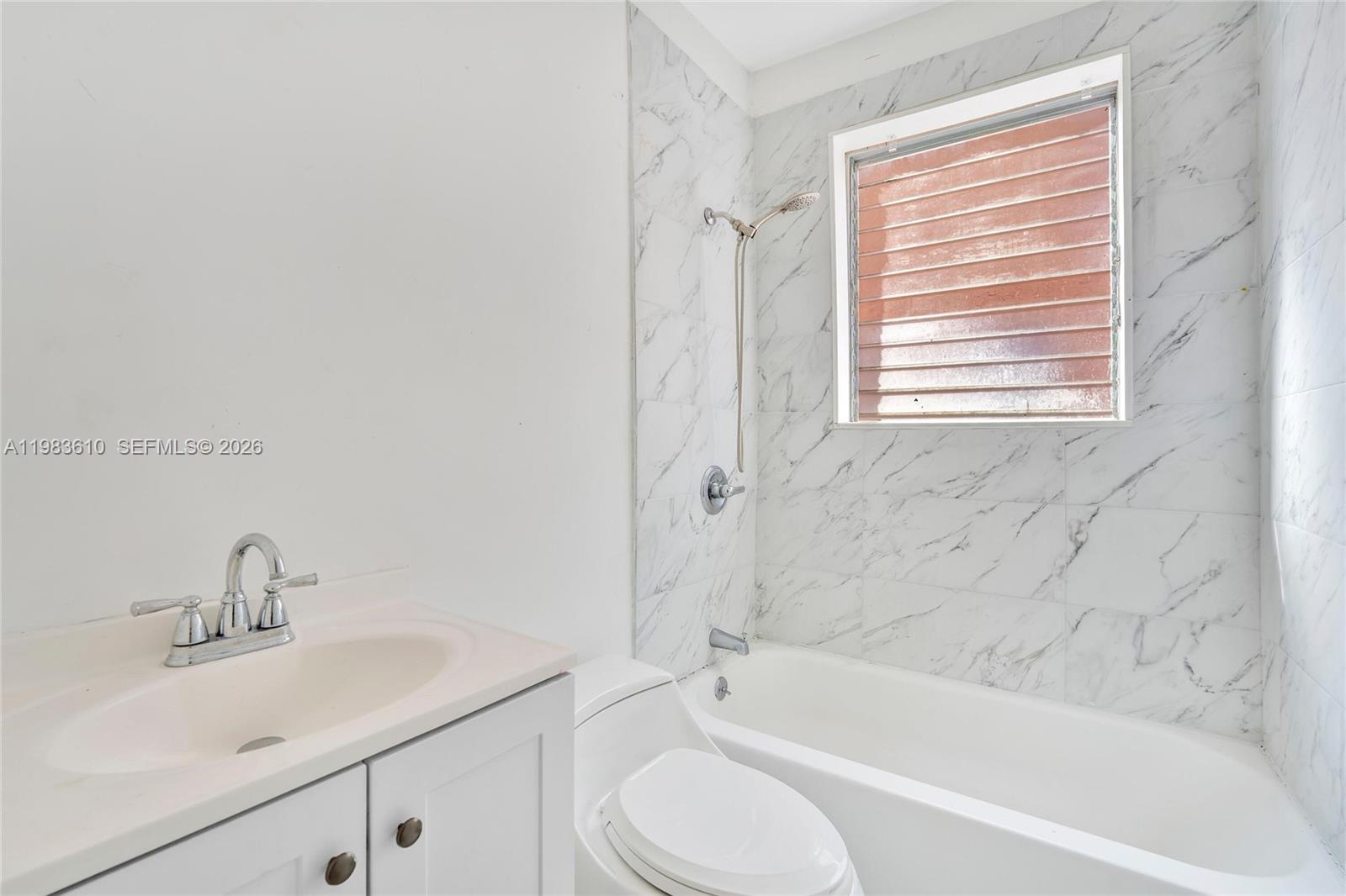 LAWRENCE ESTATES LAND COS - Residential Lease