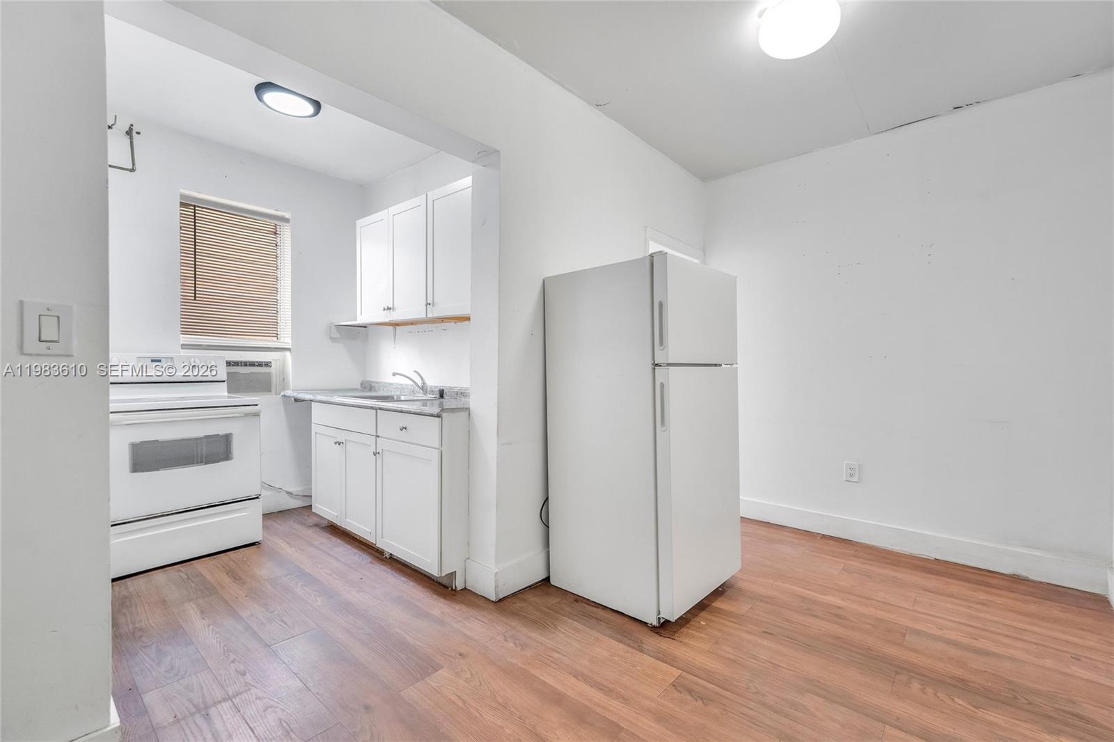 LAWRENCE ESTATES LAND COS - Residential Lease