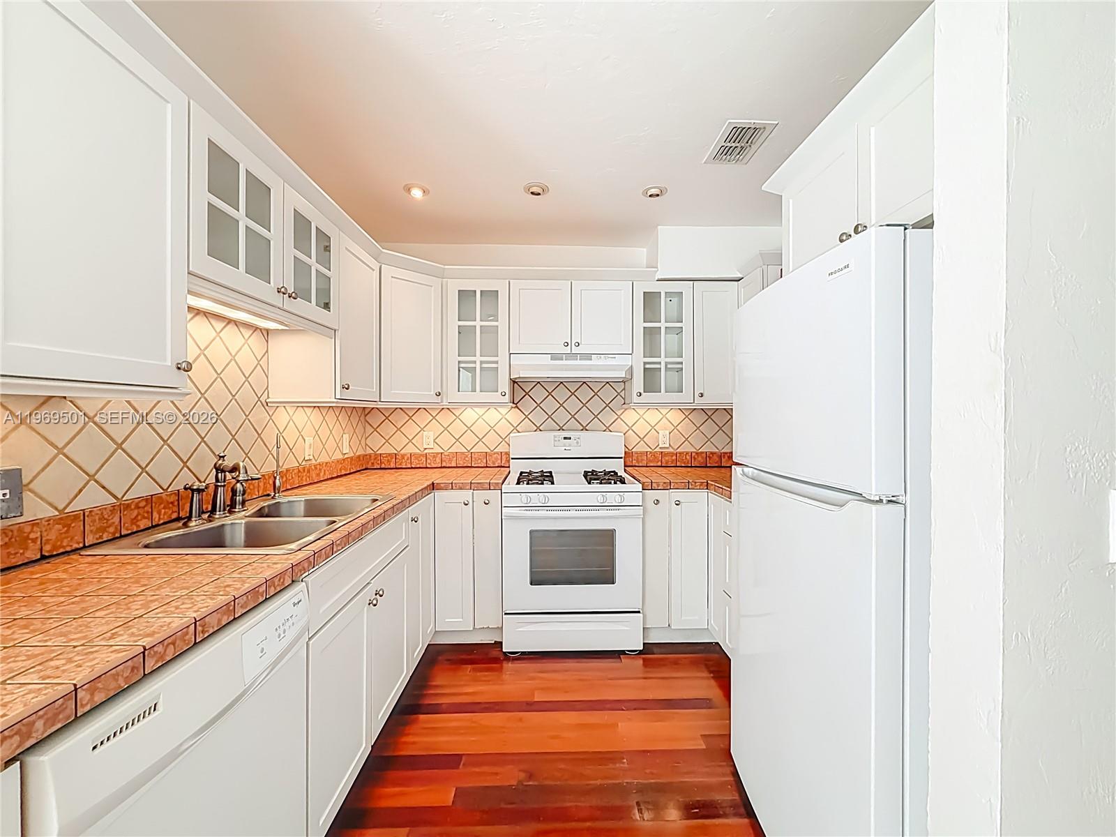 SANDPIPER POINT - Residential Lease