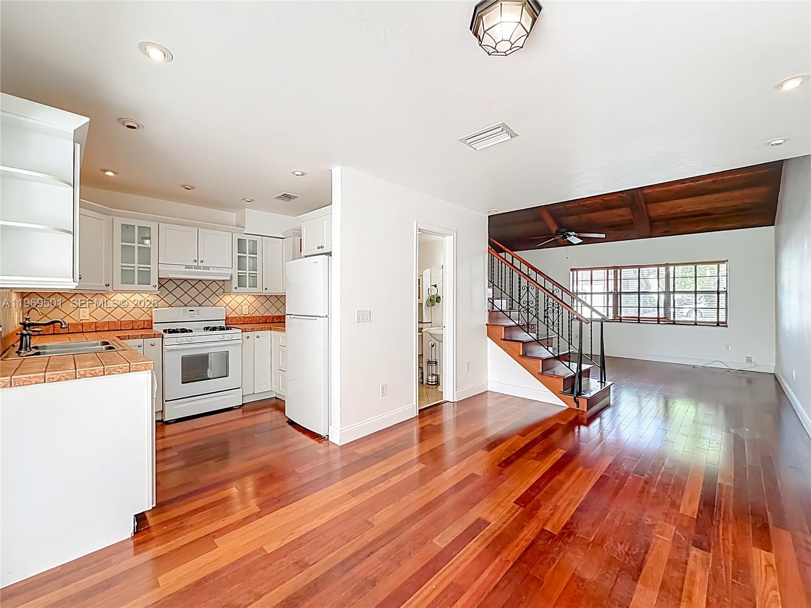 SANDPIPER POINT - Residential Lease