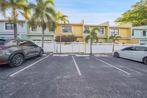 120 SE 12TH AVE, POMPANO BEACH, FL 33060 - Image 0bb3fbfea5b23300d898ff2dbcb3b20e/673129871