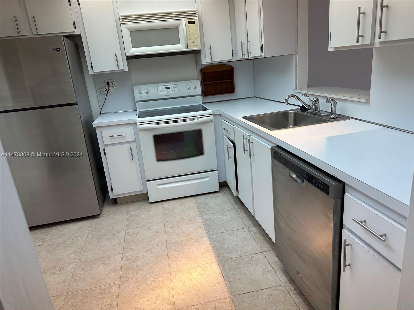 EDEN ISLES CONDO NO 5 - Residential