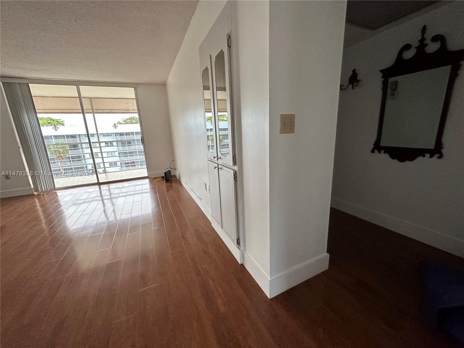 EDEN ISLES CONDO NO 5 - Residential
