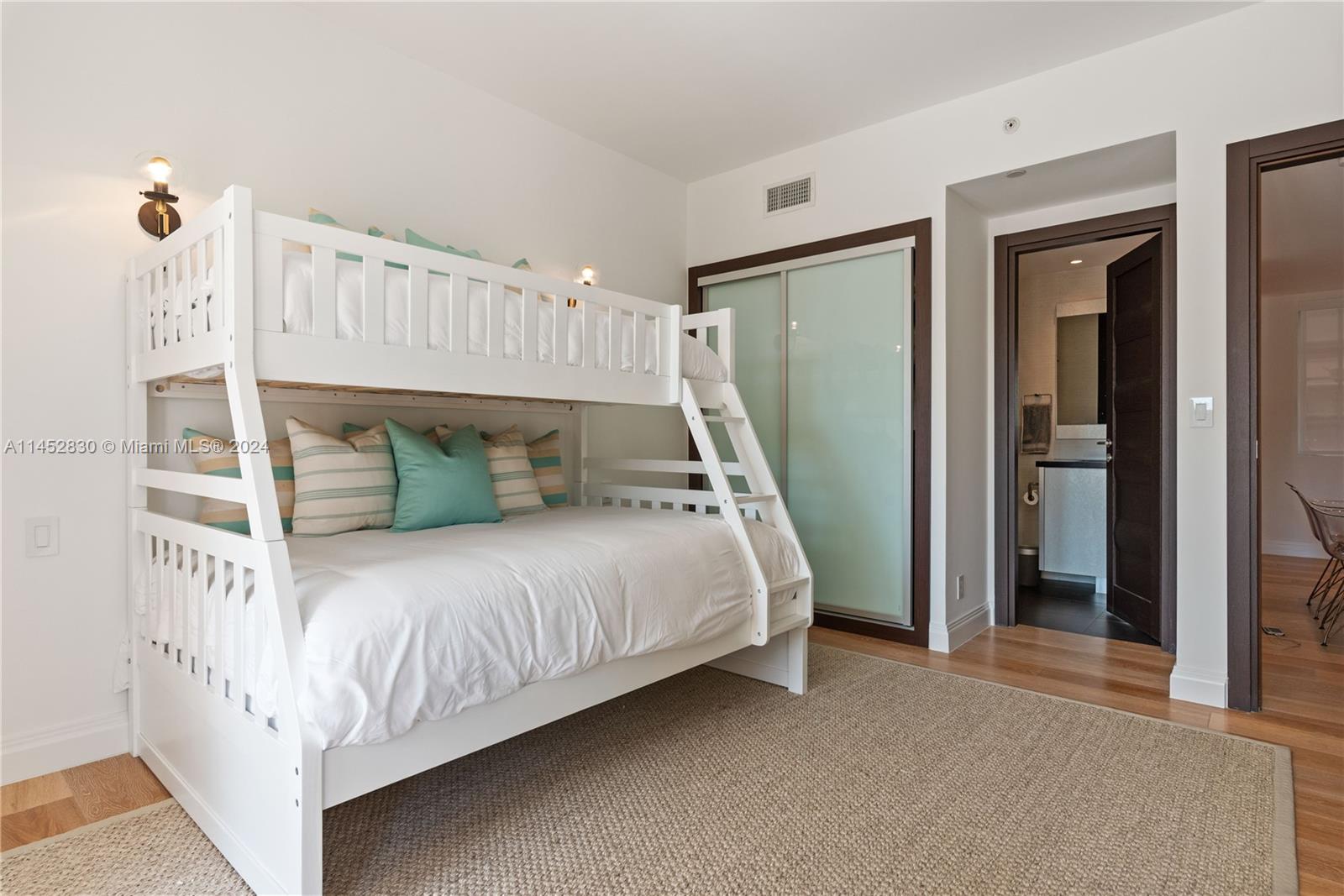 SEASIDE CONDO - Residential