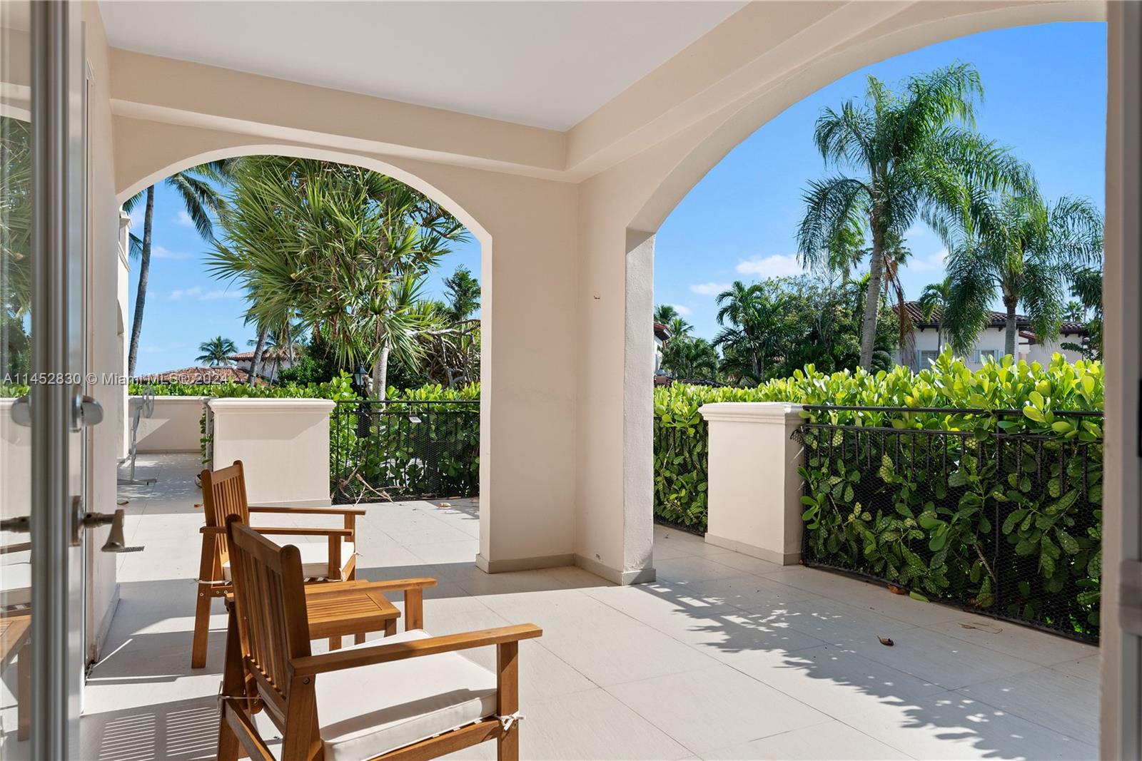 SEASIDE CONDO - Residential