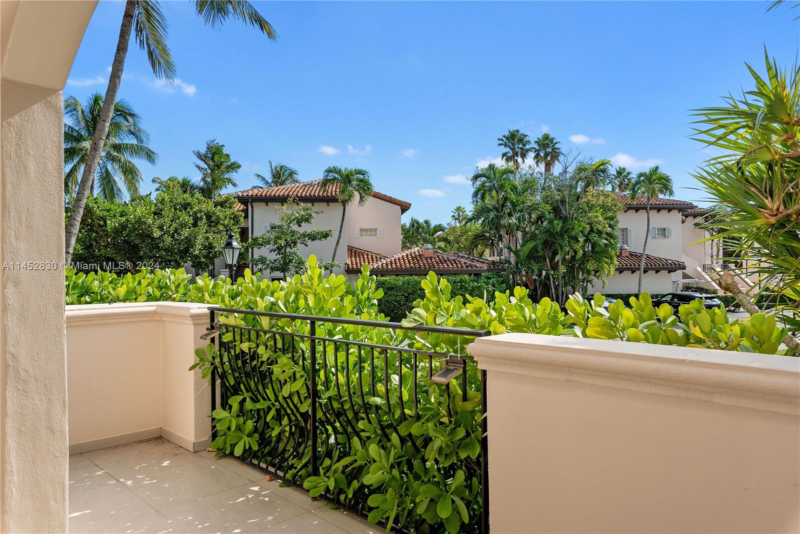 SEASIDE CONDO - Residential