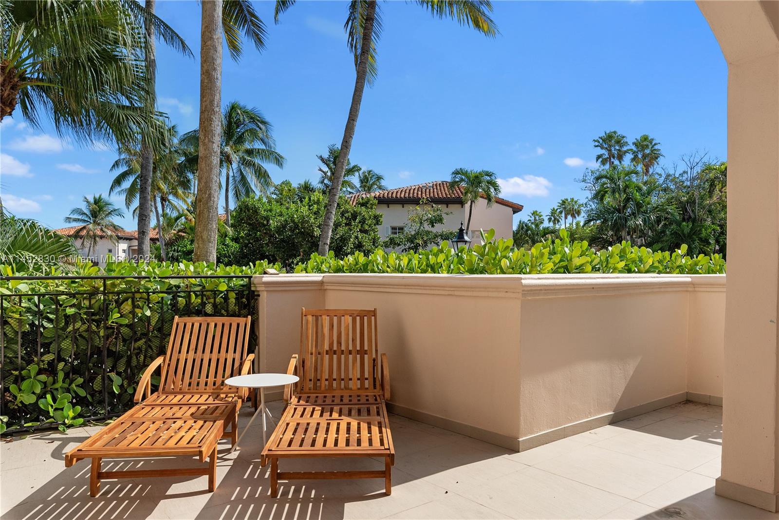 SEASIDE CONDO - Residential