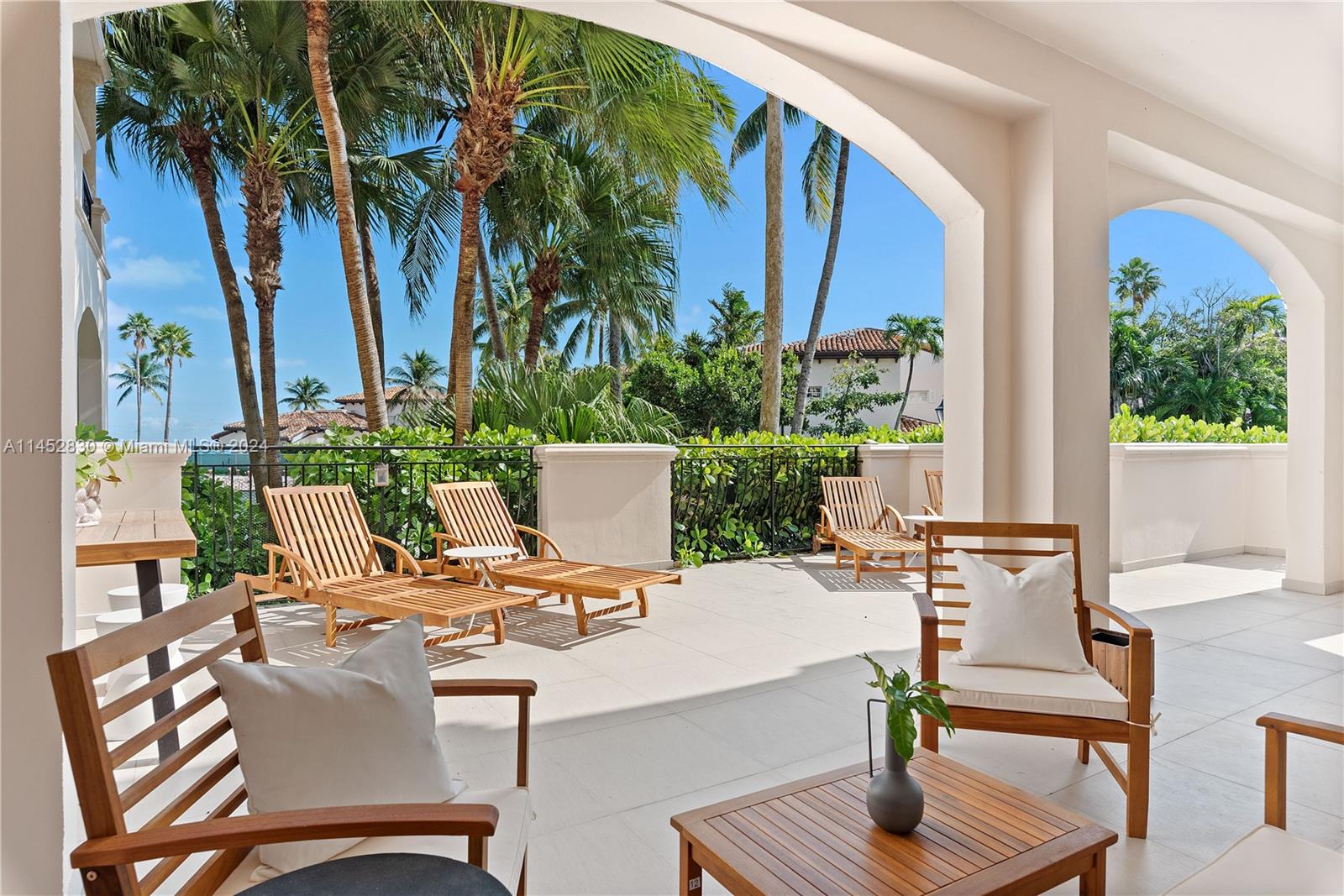 SEASIDE CONDO - Residential
