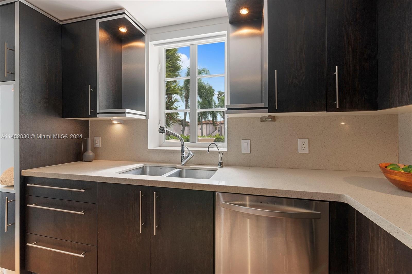 SEASIDE CONDO - Residential
