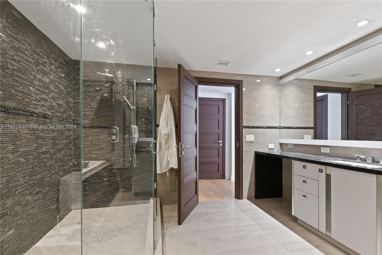 SEASIDE CONDO - Residential