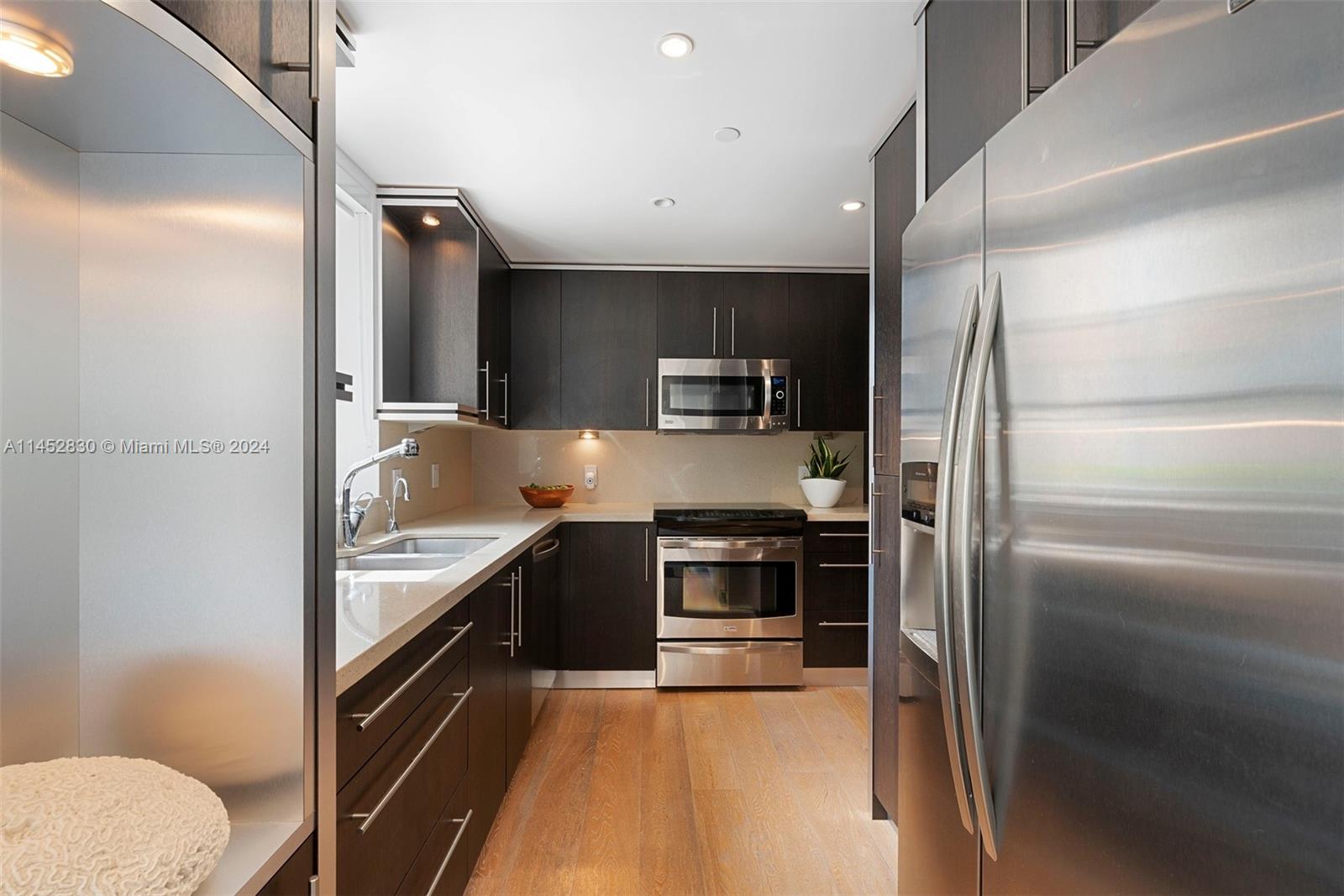 SEASIDE CONDO - Residential