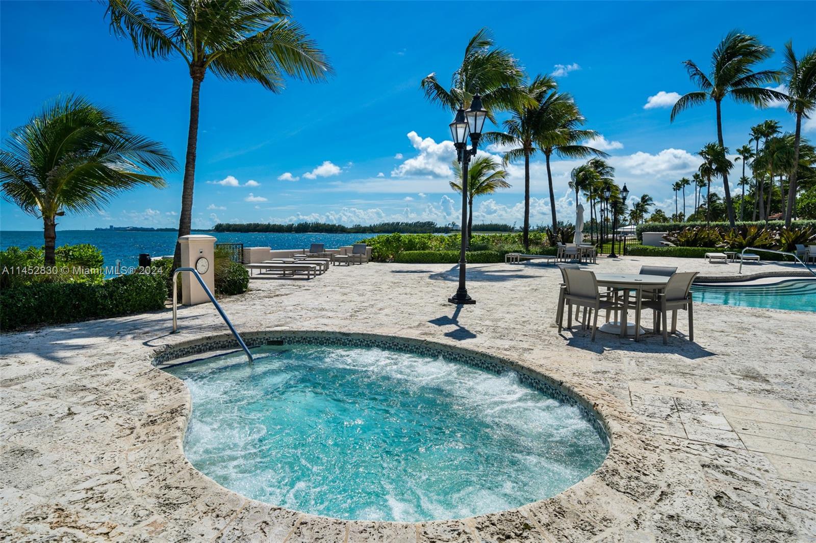SEASIDE CONDO - Residential