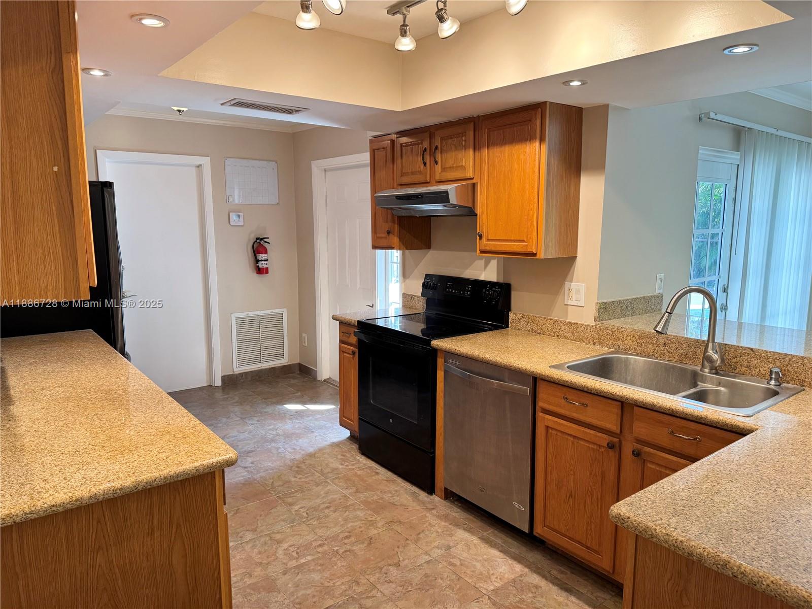 PALM AIRE VILLAGE 3RD SEC - Residential Lease