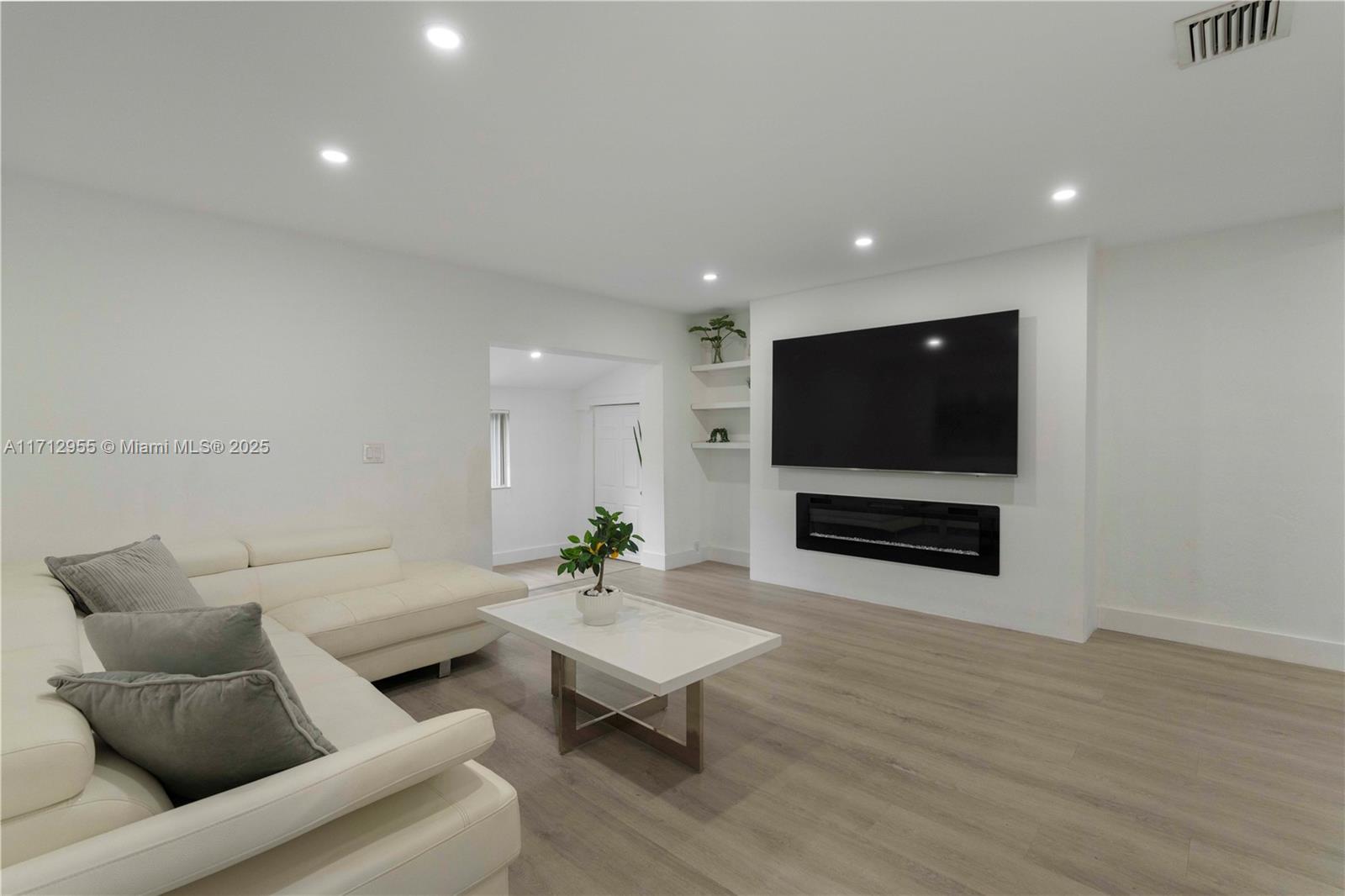 SUNSET TRAILS NO 3 - Residential