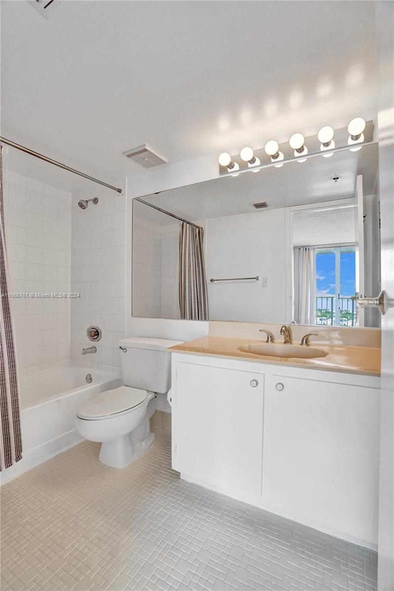 THE GRANDVIEW PALACE COND - Residential Lease