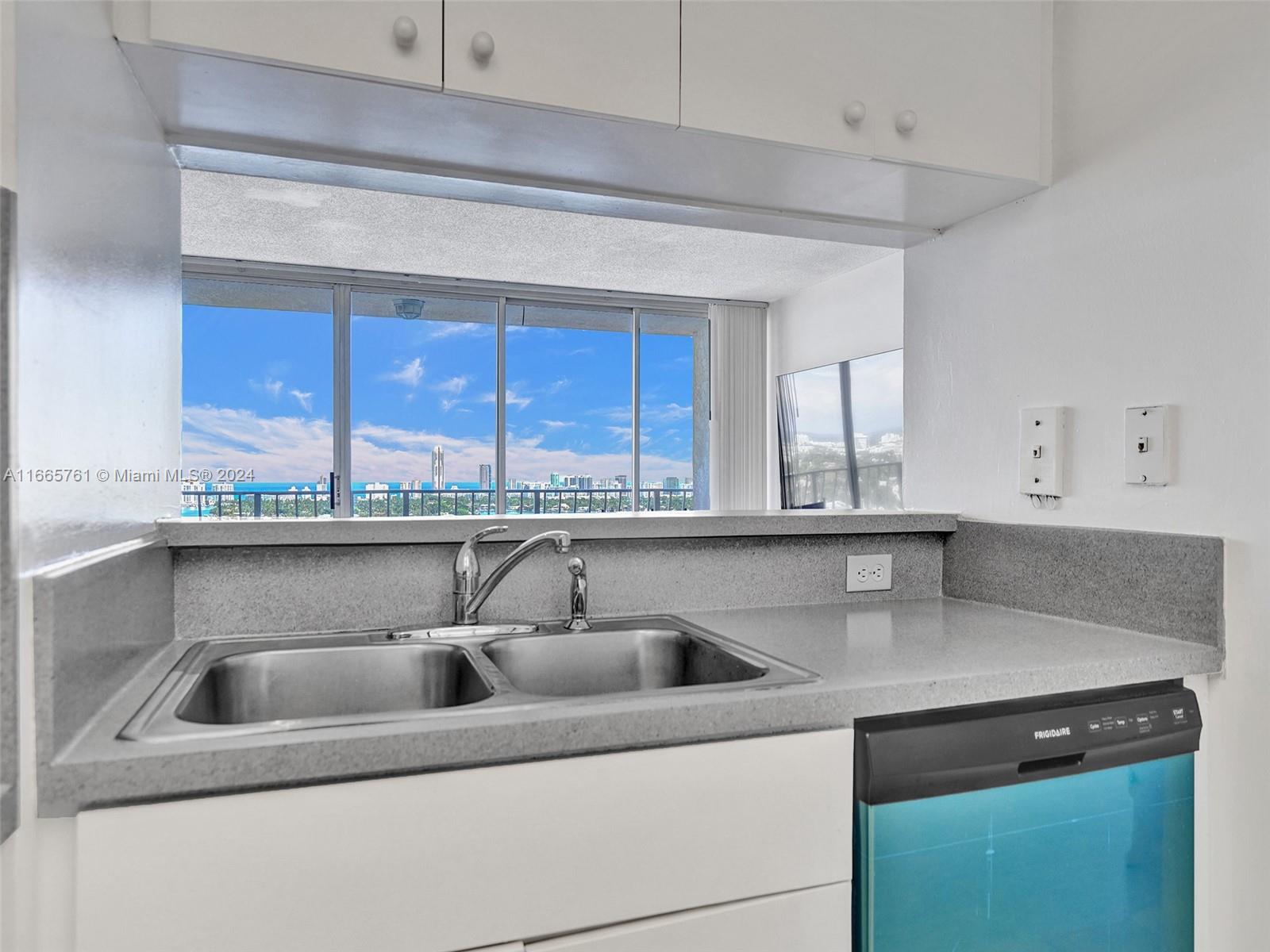 THE GRANDVIEW PALACE COND - Residential Lease