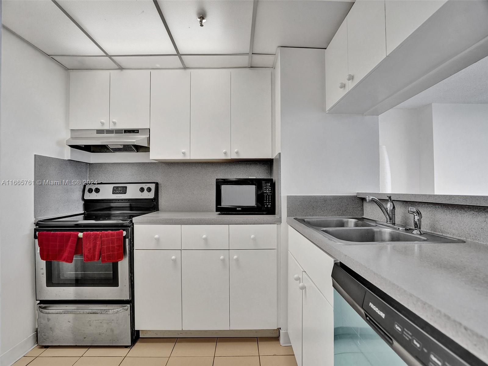 THE GRANDVIEW PALACE COND - Residential Lease