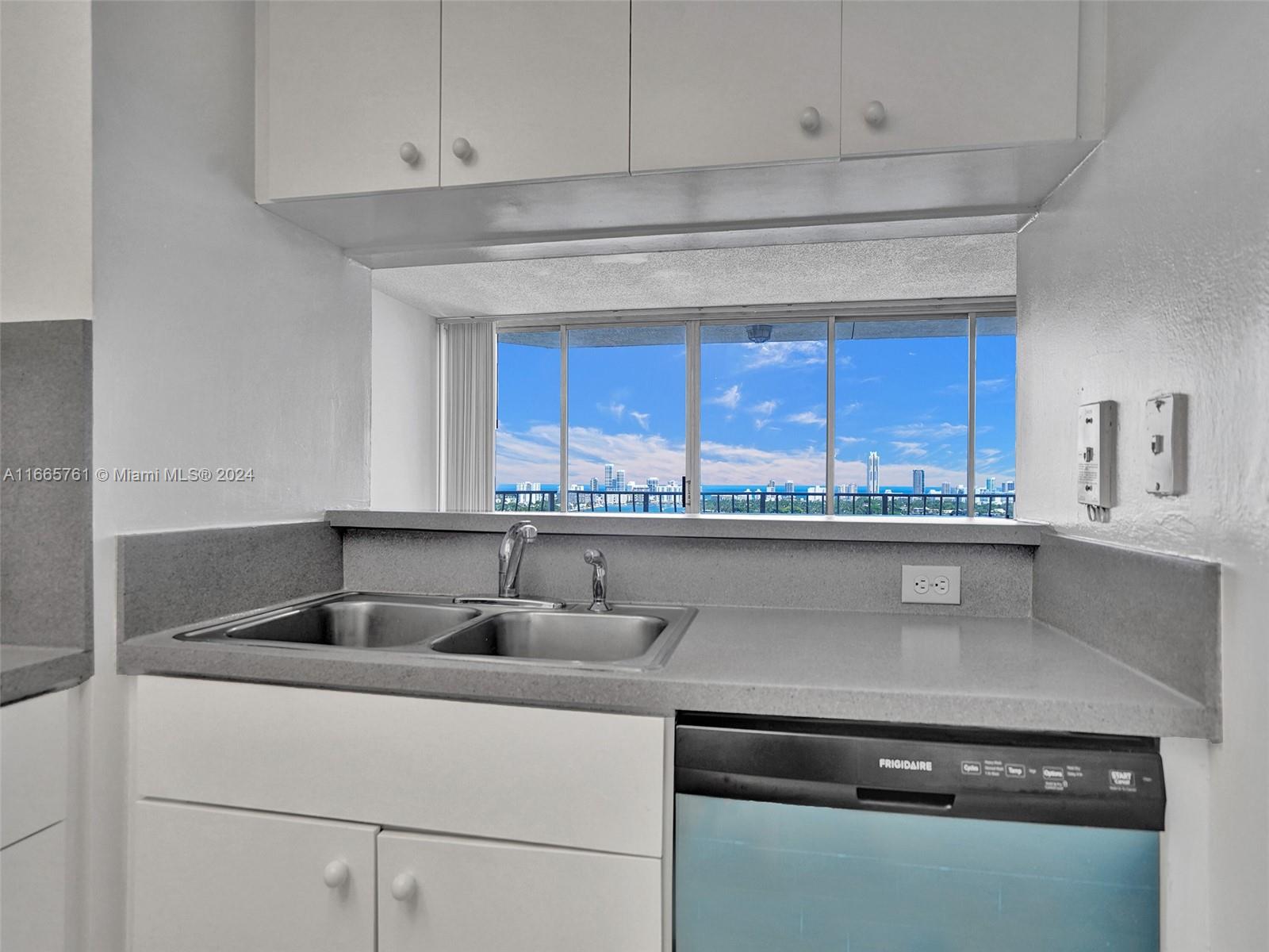 THE GRANDVIEW PALACE COND - Residential Lease
