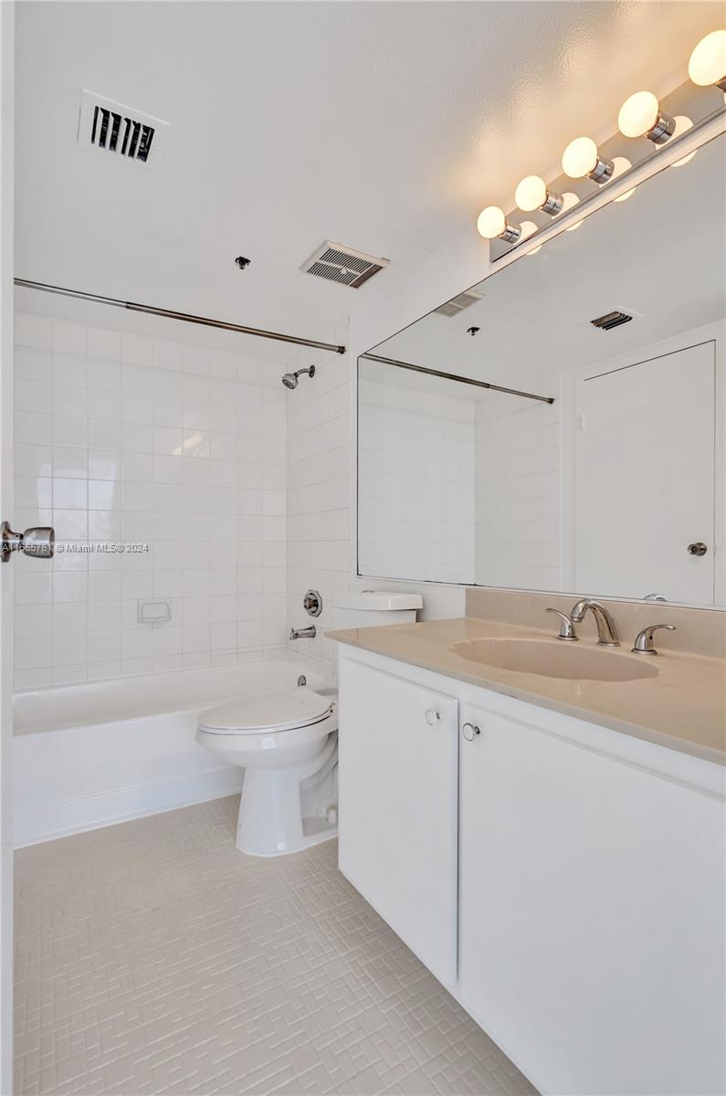 THE GRANDVIEW PALACE COND - Residential Lease