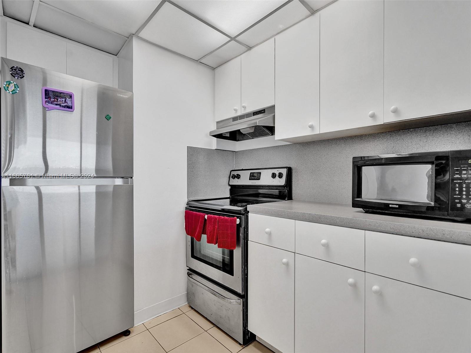 THE GRANDVIEW PALACE COND - Residential Lease