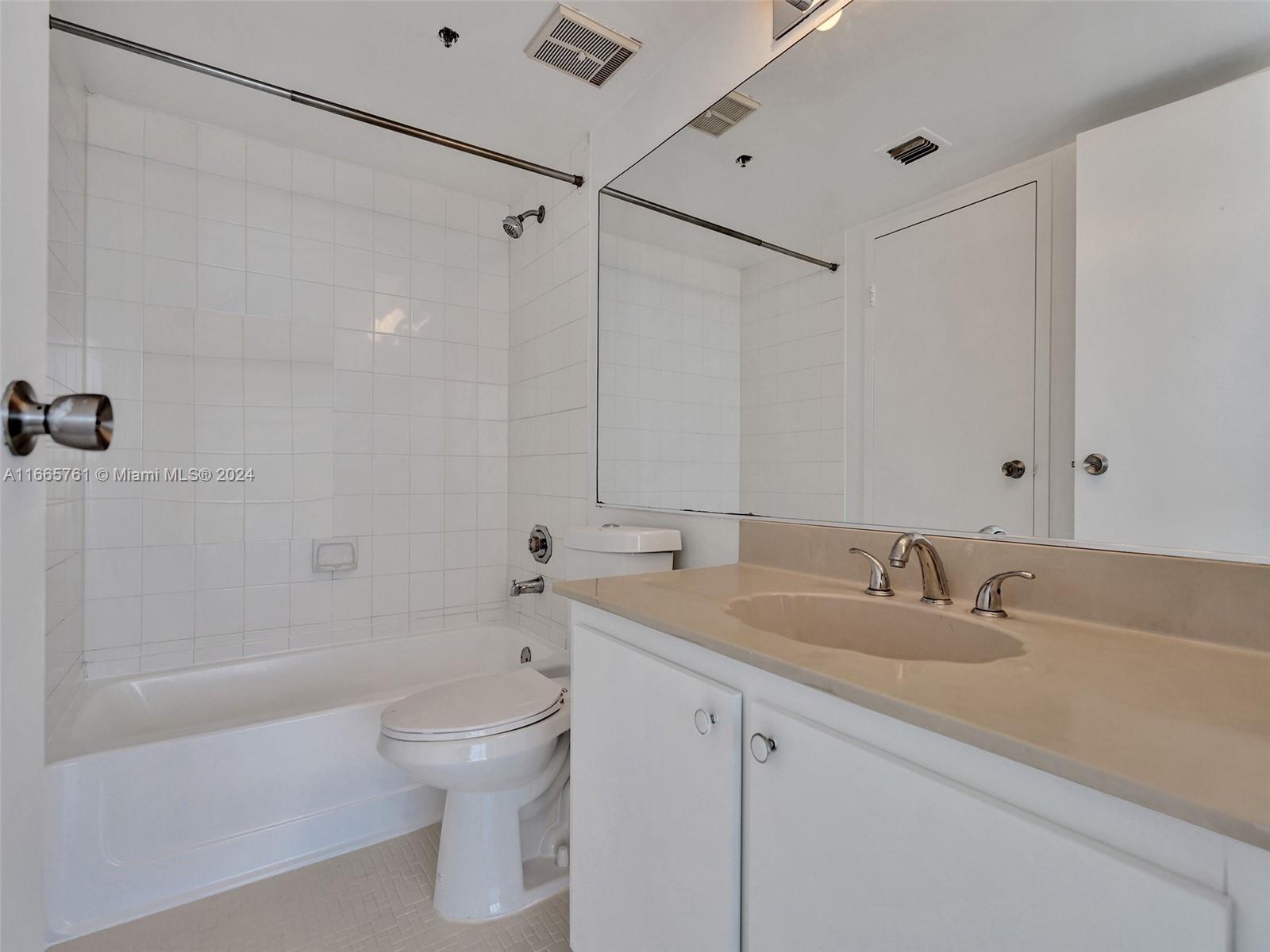 THE GRANDVIEW PALACE COND - Residential Lease