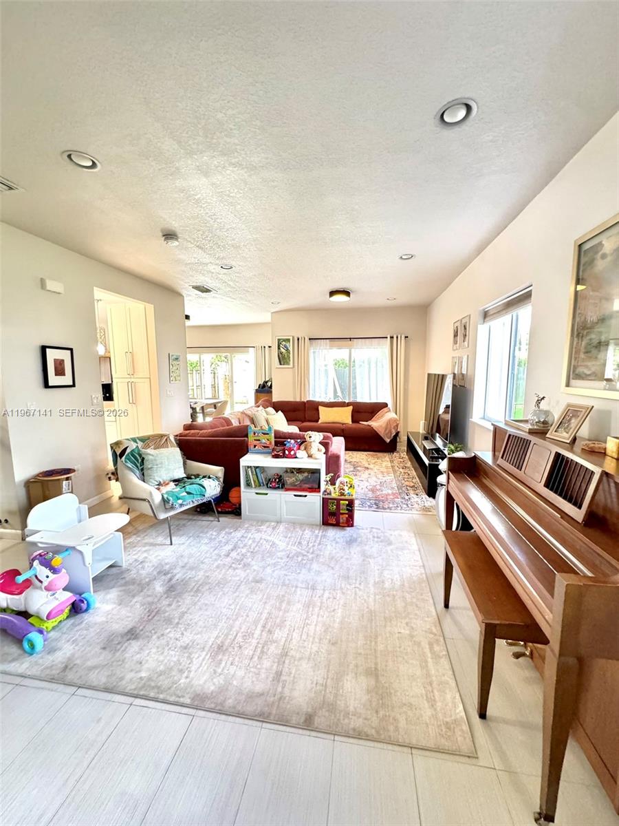 EMILIOS PLACE AT OASIS - Residential