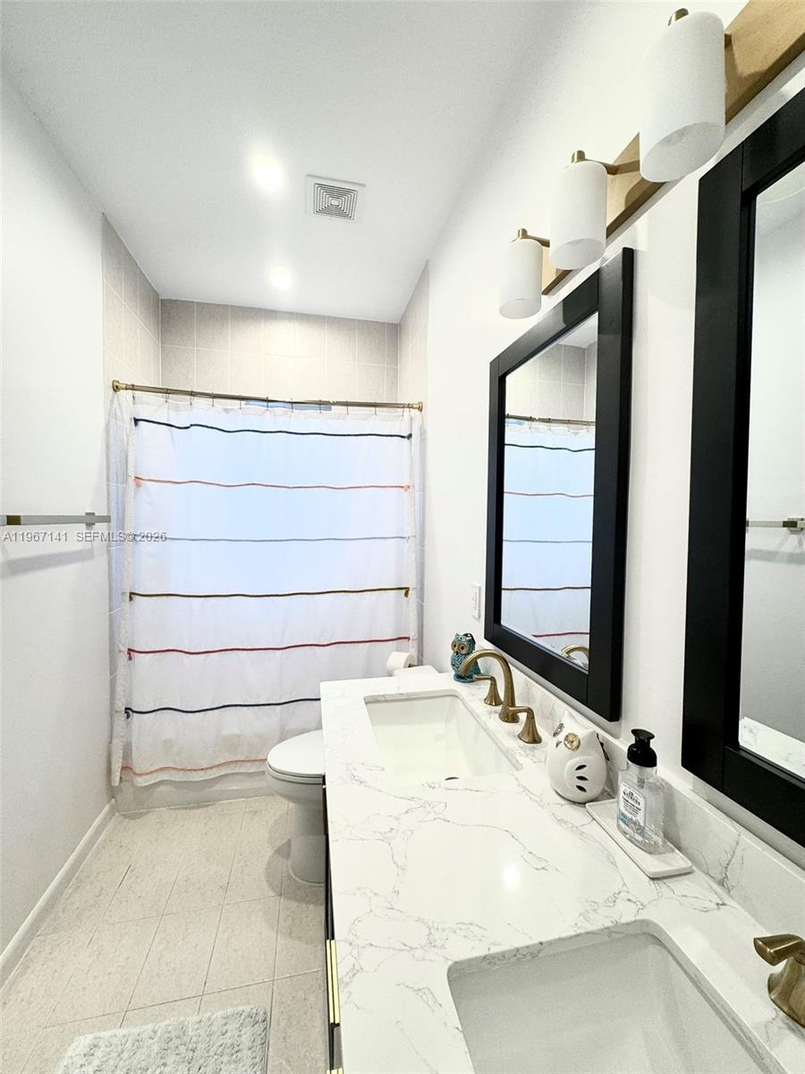 EMILIOS PLACE AT OASIS - Residential