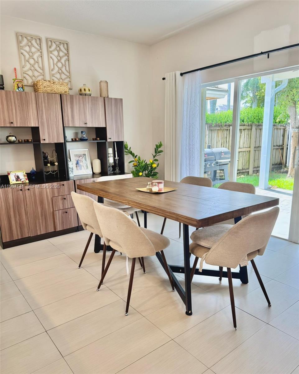 EMILIOS PLACE AT OASIS - Residential